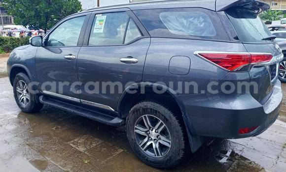 Sayi Na hannu Toyota Fortuner Azurfa Mota in Douala a Ƙasar Kamaru Sayi Na hannu Toyota Fortuner Azurfa Mota in Douala a Ƙasar Kamaru