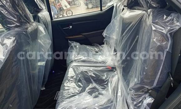 Sayi Na hannu Toyota Fortuner Azurfa Mota in Douala a Ƙasar Kamaru Sayi Na hannu Toyota Fortuner Azurfa Mota in Douala a Ƙasar Kamaru
