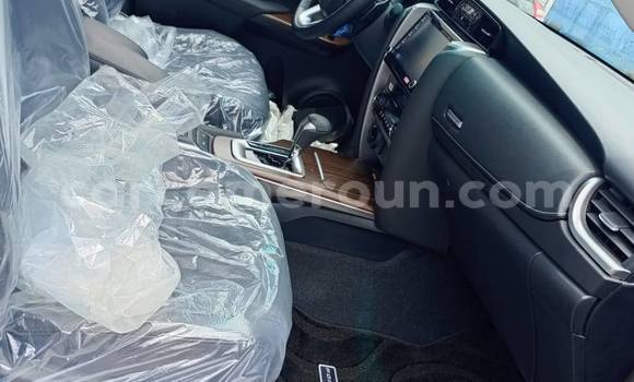 Sayi Na hannu Toyota Fortuner Azurfa Mota in Douala a Ƙasar Kamaru Sayi Na hannu Toyota Fortuner Azurfa Mota in Douala a Ƙasar Kamaru