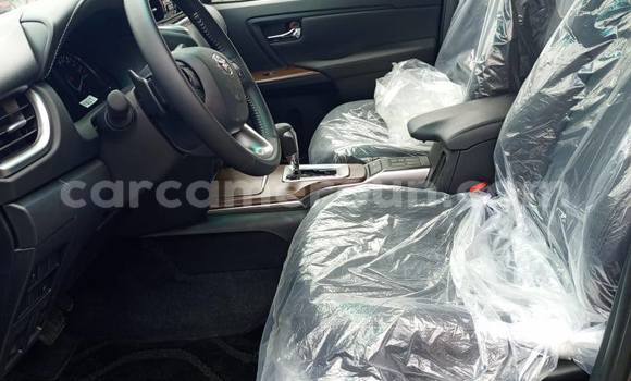 Sayi Na hannu Toyota Fortuner Azurfa Mota in Douala a Ƙasar Kamaru Sayi Na hannu Toyota Fortuner Azurfa Mota in Douala a Ƙasar Kamaru