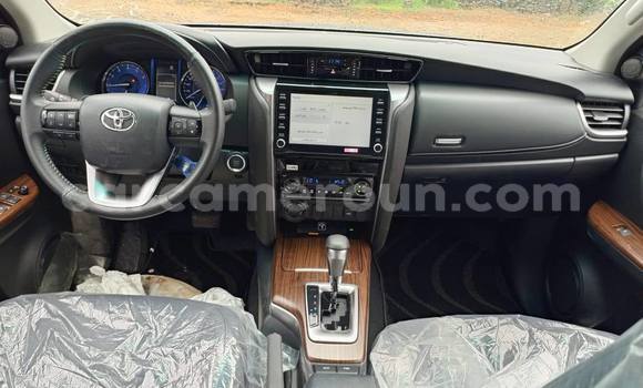 Sayi Na hannu Toyota Fortuner Azurfa Mota in Douala a Ƙasar Kamaru Sayi Na hannu Toyota Fortuner Azurfa Mota in Douala a Ƙasar Kamaru