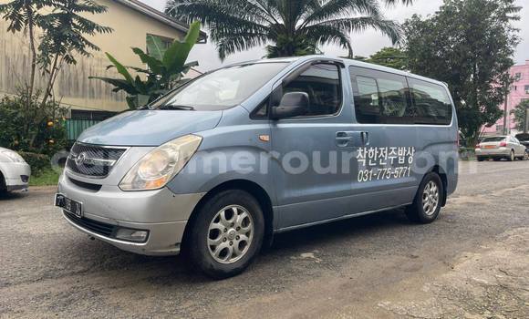Sayi Na hannu Hyundai Grand Starex Blue Mota in Douala a Ƙasar Kamaru Sayi Na hannu Hyundai Grand Starex Blue Mota in Douala a Ƙasar Kamaru