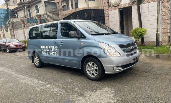 Sayi Na hannu Hyundai Grand Starex Blue Mota in Douala a Ƙasar Kamaru Sayi Na hannu Hyundai Grand Starex Blue Mota in Douala a Ƙasar Kamaru