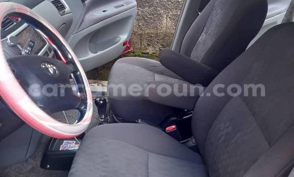 Sayi Na hannu Toyota Avensis Red Mota in Douala a Ƙasar Kamaru Sayi Na hannu Toyota Avensis Red Mota in Douala a Ƙasar Kamaru