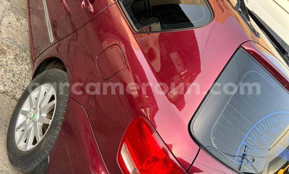 Sayi Na hannu Toyota Avensis Red Mota in Douala a Ƙasar Kamaru Sayi Na hannu Toyota Avensis Red Mota in Douala a Ƙasar Kamaru