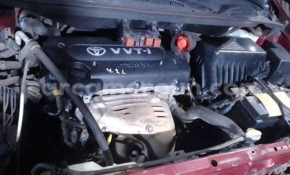 Sayi Na hannu Toyota Avensis Red Mota in Douala a Ƙasar Kamaru Sayi Na hannu Toyota Avensis Red Mota in Douala a Ƙasar Kamaru