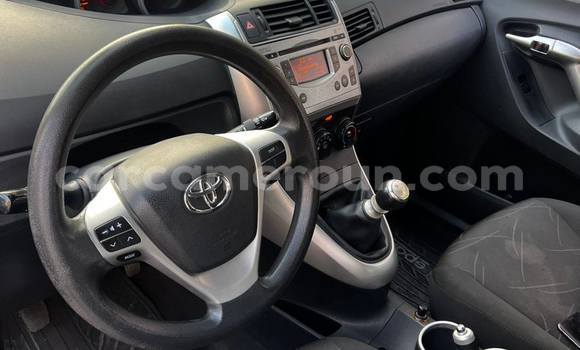 Sayi Na hannu Toyota Corolla Verso Black Mota in Douala a Ƙasar Kamaru Sayi Na hannu Toyota Corolla Verso Black Mota in Douala a Ƙasar Kamaru
