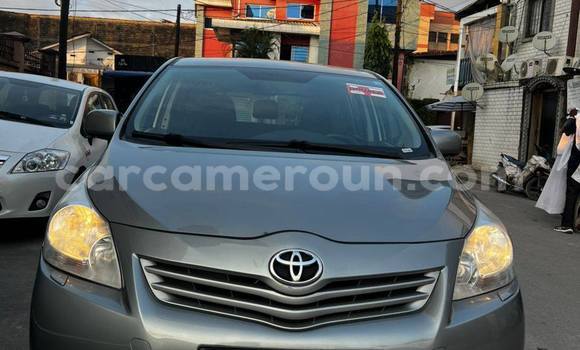 Sayi Na hannu Toyota Corolla Verso Black Mota in Douala a Ƙasar Kamaru Sayi Na hannu Toyota Corolla Verso Black Mota in Douala a Ƙasar Kamaru