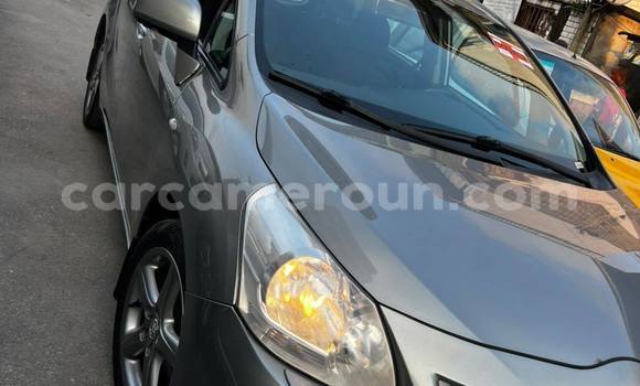Sayi Na hannu Toyota Corolla Verso Black Mota in Douala a Ƙasar Kamaru Sayi Na hannu Toyota Corolla Verso Black Mota in Douala a Ƙasar Kamaru