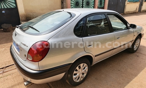 Sayi Na hannu Toyota Corolla Azurfa Mota in Yaounde a Babban Kamaru Sayi Na hannu Toyota Corolla Azurfa Mota in Yaounde a Babban Kamaru