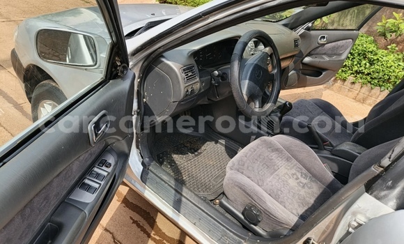 Sayi Na hannu Toyota Corolla Azurfa Mota in Yaounde a Babban Kamaru Sayi Na hannu Toyota Corolla Azurfa Mota in Yaounde a Babban Kamaru