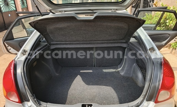 Sayi Na hannu Toyota Corolla Azurfa Mota in Yaounde a Babban Kamaru Sayi Na hannu Toyota Corolla Azurfa Mota in Yaounde a Babban Kamaru