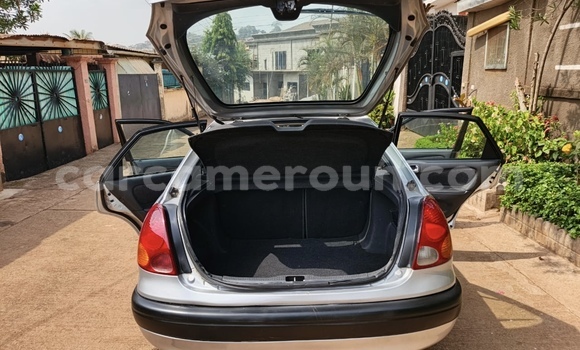 Sayi Na hannu Toyota Corolla Azurfa Mota in Yaounde a Babban Kamaru Sayi Na hannu Toyota Corolla Azurfa Mota in Yaounde a Babban Kamaru