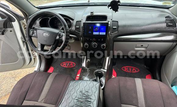 Sayi Na hannu Kia Sorento White Mota in Douala a Ƙasar Kamaru Sayi Na hannu Kia Sorento White Mota in Douala a Ƙasar Kamaru