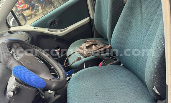 Sayi Na hannu Toyota Vitz Blue Mota in Douala a Ƙasar Kamaru Sayi Na hannu Toyota Vitz Blue Mota in Douala a Ƙasar Kamaru