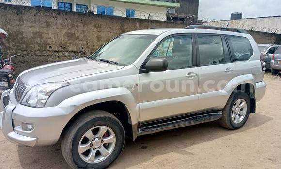 Sayi Na hannu Toyota Land Cruiser Prado Azurfa Mota in Douala a Ƙasar Kamaru Sayi Na hannu Toyota Land Cruiser Prado Azurfa Mota in Douala a Ƙasar Kamaru