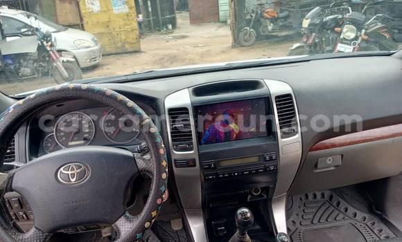 Sayi Na hannu Toyota Land Cruiser Prado Azurfa Mota in Douala a Ƙasar Kamaru Sayi Na hannu Toyota Land Cruiser Prado Azurfa Mota in Douala a Ƙasar Kamaru