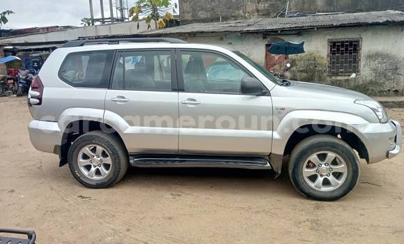 Sayi Na hannu Toyota Land Cruiser Prado Azurfa Mota in Douala a Ƙasar Kamaru Sayi Na hannu Toyota Land Cruiser Prado Azurfa Mota in Douala a Ƙasar Kamaru