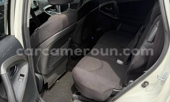 Sayi Na hannu Toyota Vanguard White Mota in Douala a Ƙasar Kamaru Sayi Na hannu Toyota Vanguard White Mota in Douala a Ƙasar Kamaru