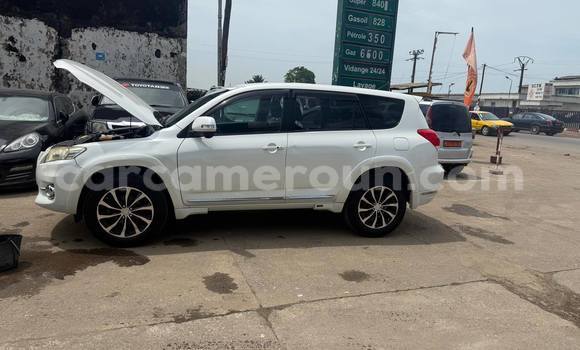 Sayi Na hannu Toyota Vanguard White Mota in Douala a Ƙasar Kamaru Sayi Na hannu Toyota Vanguard White Mota in Douala a Ƙasar Kamaru