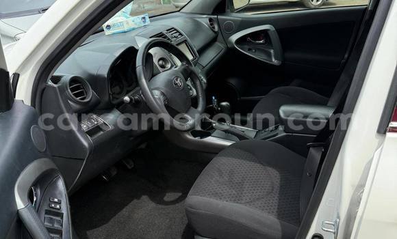 Sayi Na hannu Toyota Vanguard White Mota in Douala a Ƙasar Kamaru Sayi Na hannu Toyota Vanguard White Mota in Douala a Ƙasar Kamaru