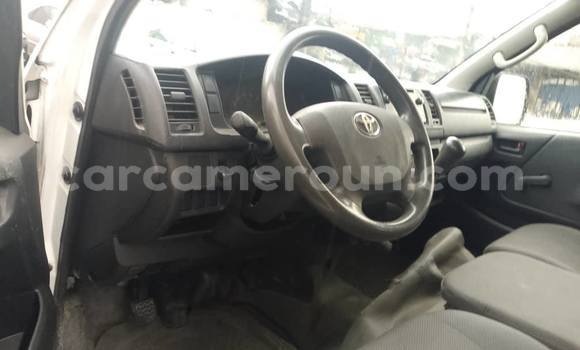 Sayi Na hannu Toyota Hiace White Mota in Douala a Ƙasar Kamaru Sayi Na hannu Toyota Hiace White Mota in Douala a Ƙasar Kamaru