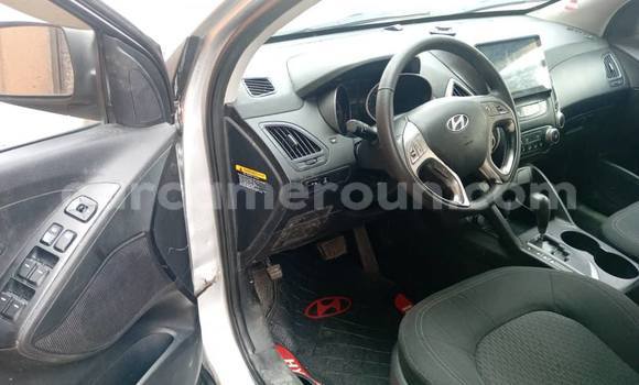 Sayi Na hannu Hyundai Tucson Azurfa Mota in Douala a Ƙasar Kamaru Sayi Na hannu Hyundai Tucson Azurfa Mota in Douala a Ƙasar Kamaru