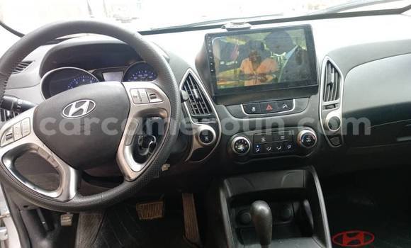 Sayi Na hannu Hyundai Tucson Azurfa Mota in Douala a Ƙasar Kamaru Sayi Na hannu Hyundai Tucson Azurfa Mota in Douala a Ƙasar Kamaru