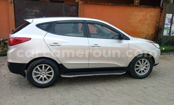 Sayi Na hannu Hyundai Tucson Azurfa Mota in Douala a Ƙasar Kamaru Sayi Na hannu Hyundai Tucson Azurfa Mota in Douala a Ƙasar Kamaru