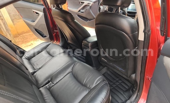 Sayi Na hannu Hyundai Elantra Red Mota in Yaounde a Babban Kamaru Sayi Na hannu Hyundai Elantra Red Mota in Yaounde a Babban Kamaru