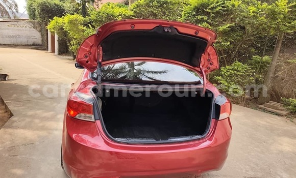 Sayi Na hannu Hyundai Elantra Red Mota in Yaounde a Babban Kamaru Sayi Na hannu Hyundai Elantra Red Mota in Yaounde a Babban Kamaru