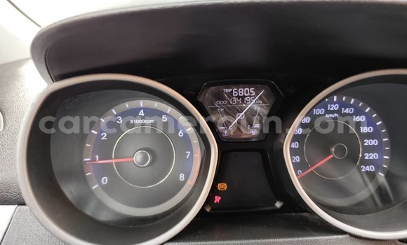 Sayi Na hannu Hyundai Elantra Red Mota in Yaounde a Babban Kamaru Sayi Na hannu Hyundai Elantra Red Mota in Yaounde a Babban Kamaru