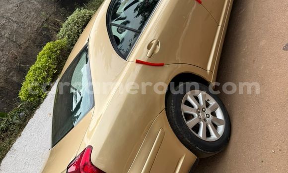Sayi Na hannu Toyota Avensis Brown Mota in Yaounde a Babban Kamaru