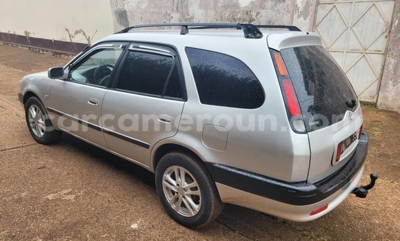 Sayi Na hannu Toyota Corolla Azurfa Mota in Yaounde a Babban Kamaru