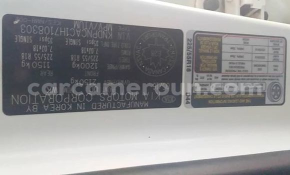 Sayi Na hannu Kia Sportage White Mota in Yaounde a Babban Kamaru Sayi Na hannu Kia Sportage White Mota in Yaounde a Babban Kamaru