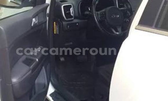 Sayi Na hannu Kia Sportage White Mota in Yaounde a Babban Kamaru Sayi Na hannu Kia Sportage White Mota in Yaounde a Babban Kamaru