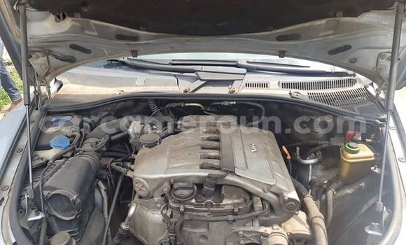 Sayi Na hannu Volkswagen Touareg Azurfa Mota in Yaounde a Babban Kamaru Sayi Na hannu Volkswagen Touareg Azurfa Mota in Yaounde a Babban Kamaru