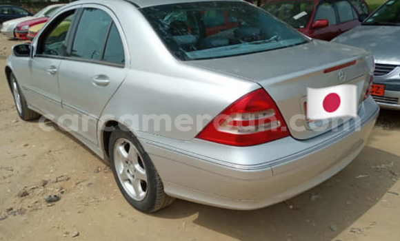 Sayi Na hannu Mercedes‒Benz C–Class Azurfa Mota in Yaounde a Babban Kamaru Sayi Na hannu Mercedes‒Benz C–Class Azurfa Mota in Yaounde a Babban Kamaru