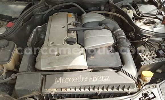 Sayi Na hannu Mercedes‒Benz C–Class Azurfa Mota in Yaounde a Babban Kamaru Sayi Na hannu Mercedes‒Benz C–Class Azurfa Mota in Yaounde a Babban Kamaru