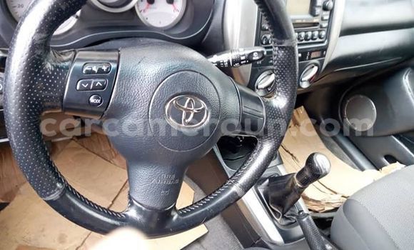 Sayi Na hannu Toyota RAV4 Blue Mota in Yaounde a Babban Kamaru Sayi Na hannu Toyota RAV4 Blue Mota in Yaounde a Babban Kamaru