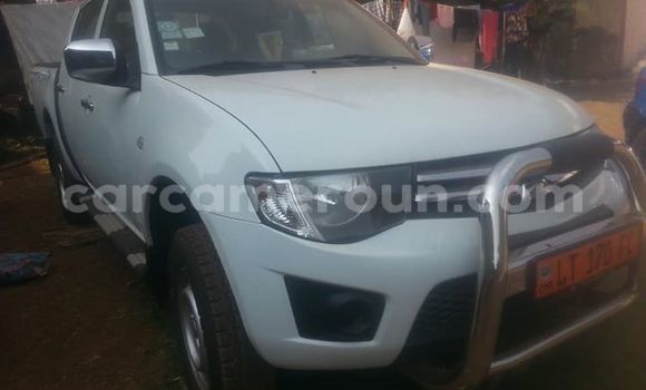 Sayi Na hannu Mitsubishi L200 White Mota in Yaounde a Babban Kamaru