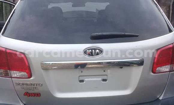 Sayi Na hannu Kia Sorento Azurfa Mota in Douala a Ƙasar Kamaru Sayi Na hannu Kia Sorento Azurfa Mota in Douala a Ƙasar Kamaru