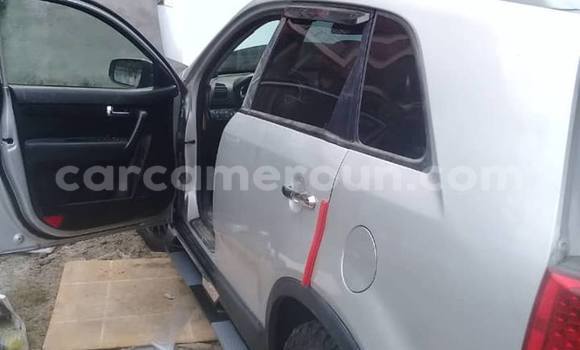 Sayi Na hannu Kia Sorento Azurfa Mota in Douala a Ƙasar Kamaru Sayi Na hannu Kia Sorento Azurfa Mota in Douala a Ƙasar Kamaru