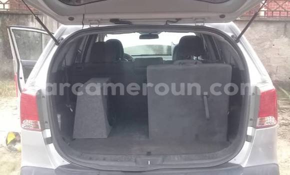 Sayi Na hannu Kia Sorento Azurfa Mota in Douala a Ƙasar Kamaru Sayi Na hannu Kia Sorento Azurfa Mota in Douala a Ƙasar Kamaru