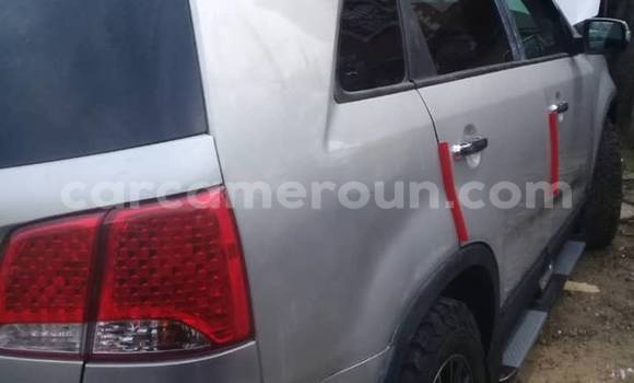 Sayi Na hannu Kia Sorento Azurfa Mota in Douala a Ƙasar Kamaru Sayi Na hannu Kia Sorento Azurfa Mota in Douala a Ƙasar Kamaru