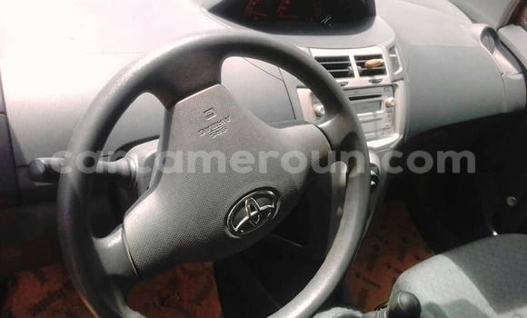 Sayi Na hannu Toyota Yaris Red Mota in Yaounde a Babban Kamaru Sayi Na hannu Toyota Yaris Red Mota in Yaounde a Babban Kamaru