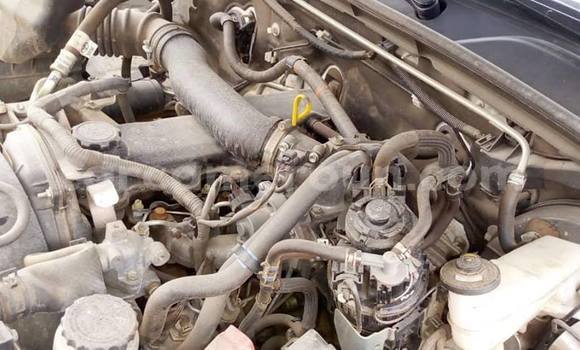 Sayi Na hannu Toyota Hilux White Mota in Yaounde a Babban Kamaru Sayi Na hannu Toyota Hilux White Mota in Yaounde a Babban Kamaru