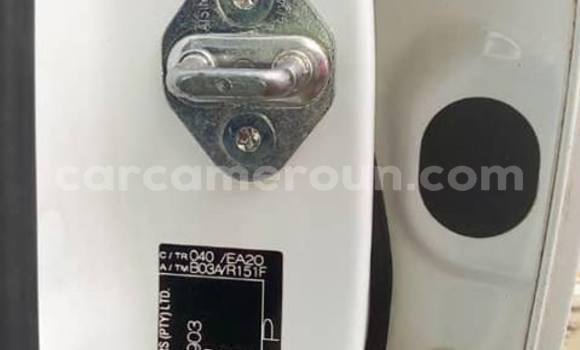 Sayi Na hannu Toyota Hilux White Mota in Yaounde a Babban Kamaru Sayi Na hannu Toyota Hilux White Mota in Yaounde a Babban Kamaru