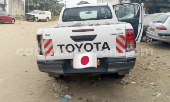 Sayi Na hannu Toyota Hilux White Mota in Yaounde a Babban Kamaru Sayi Na hannu Toyota Hilux White Mota in Yaounde a Babban Kamaru