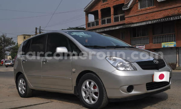 Sayi Na hannu Toyota Corolla Azurfa Mota in Yaounde a Babban Kamaru Sayi Na hannu Toyota Corolla Azurfa Mota in Yaounde a Babban Kamaru